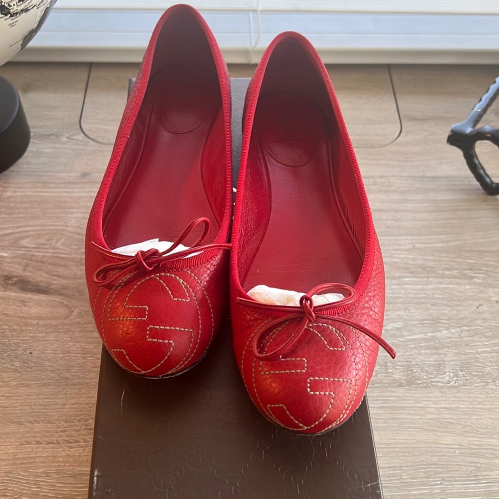 Red Gucci flats.